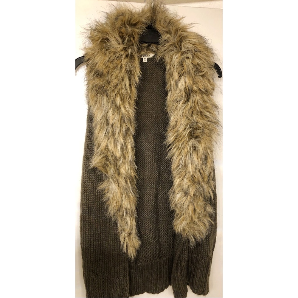 BB Dakota faux fur brown sweater vest size M